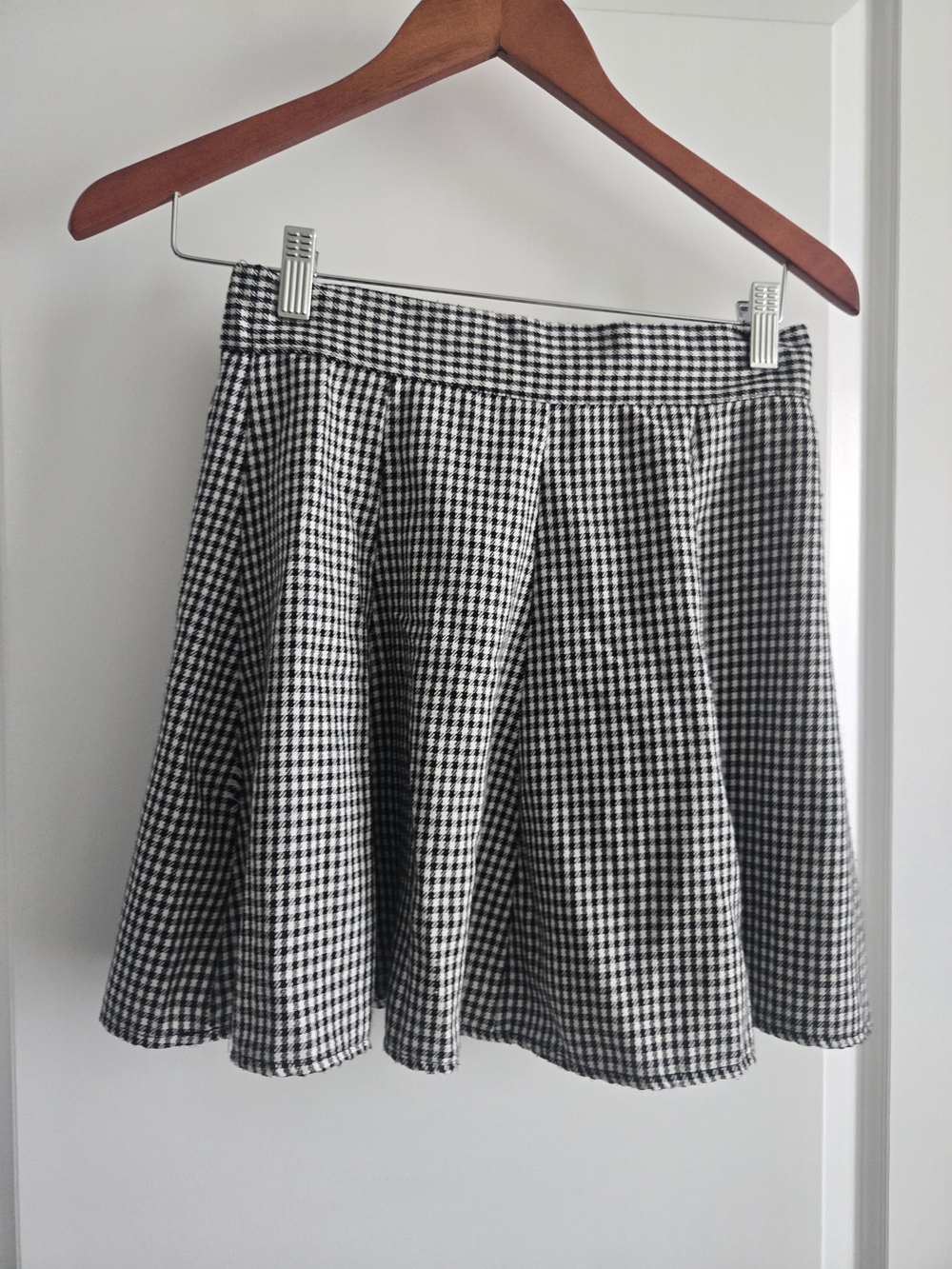 Brandy Melville Black & White Gingham Skater Skirt